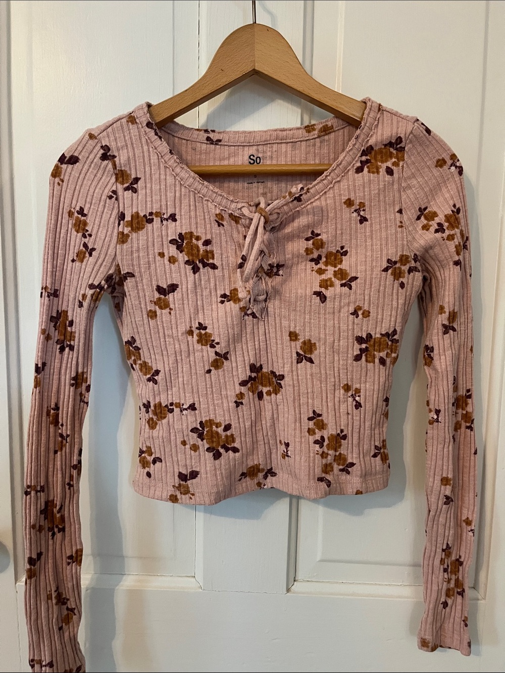SO Kohls girls Small cropped, ribbed, pink floral long-sleeve top